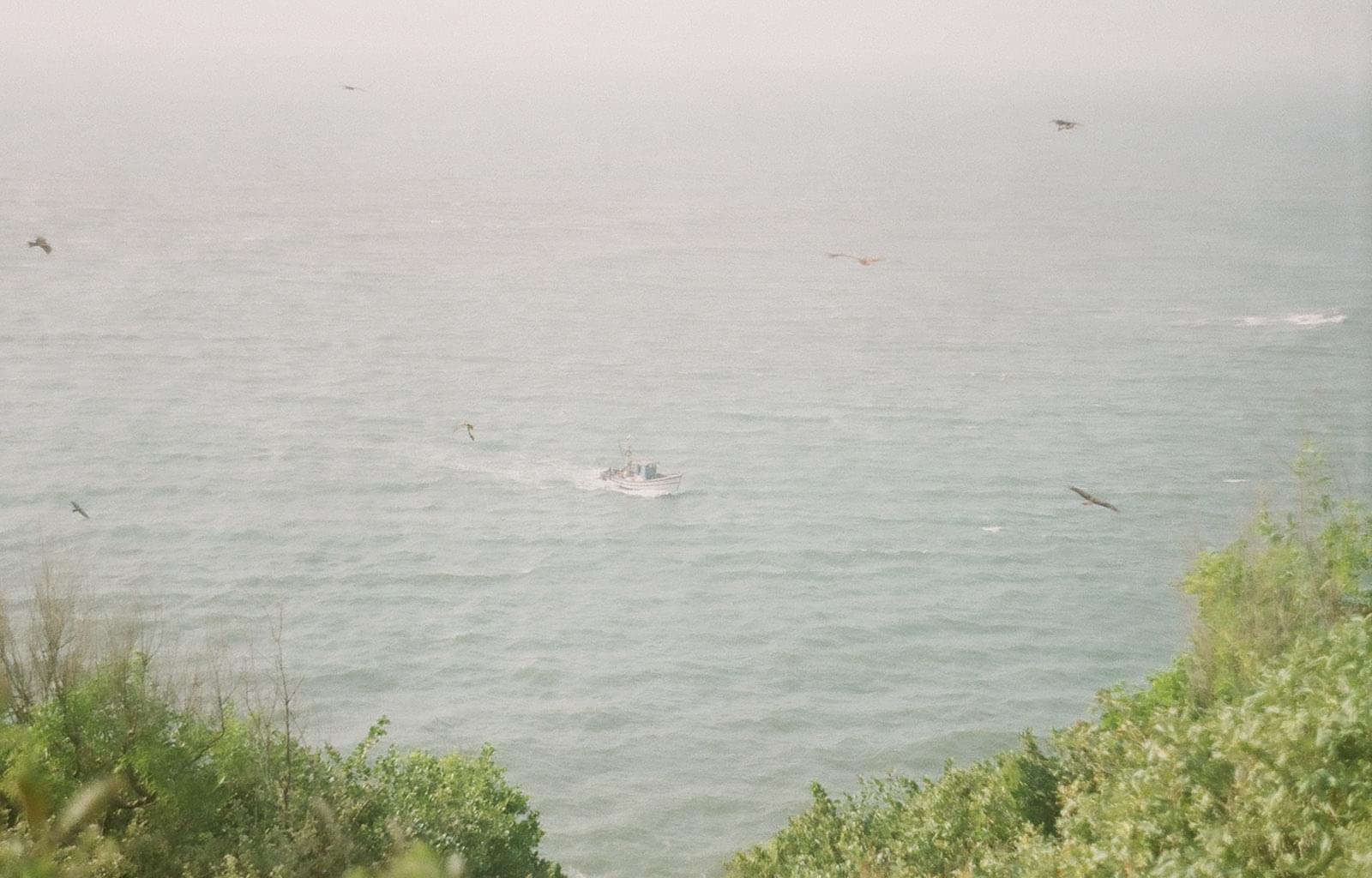 Лодка в море