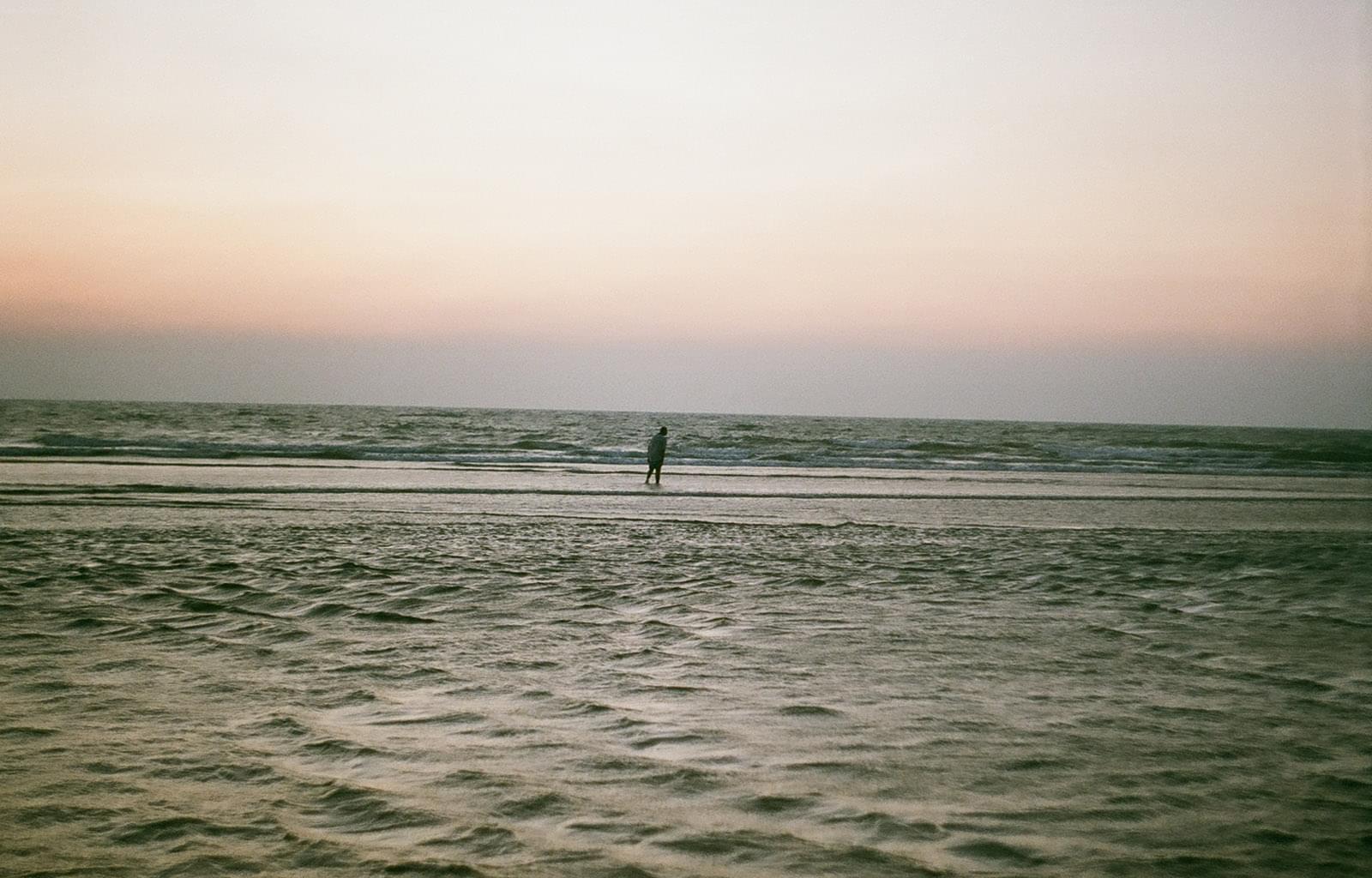 Человек на фоне заката