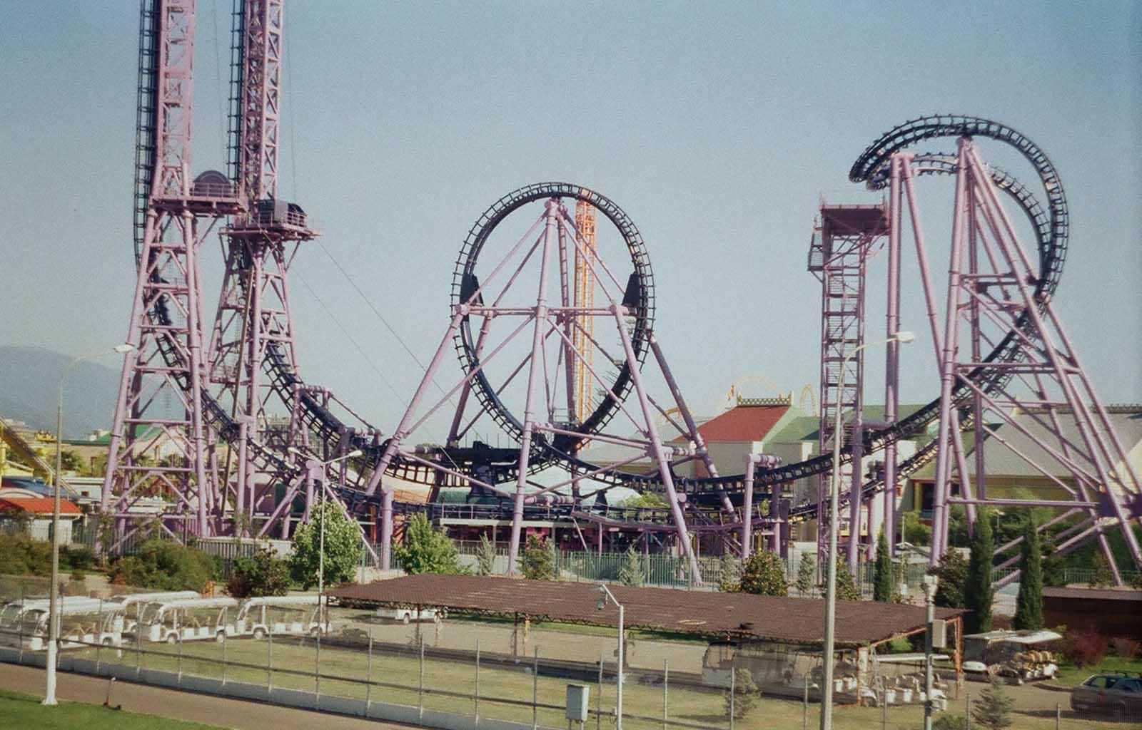Вид на аттракцион в «Сочи Парк»