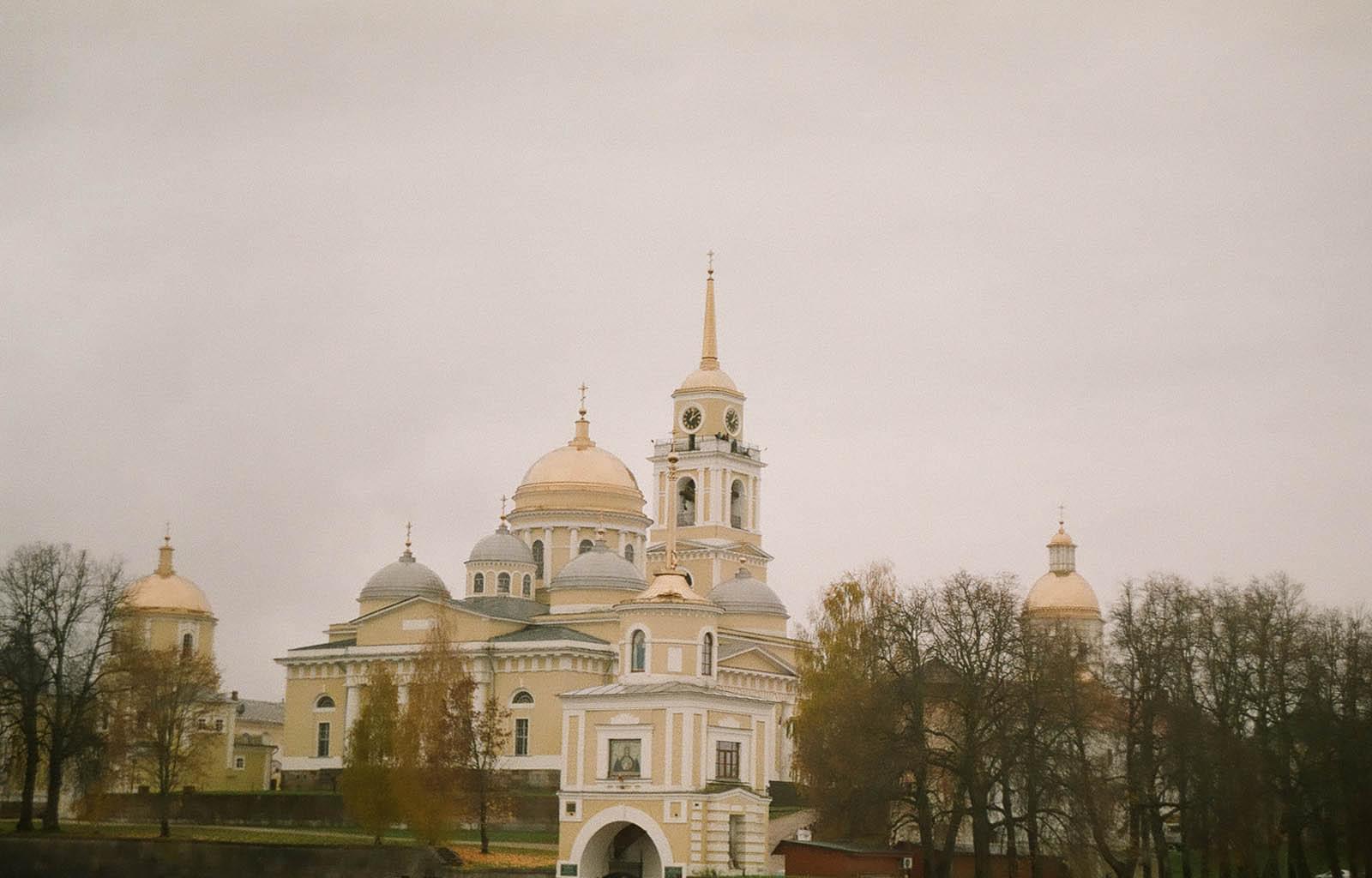 Вид на «Нило-Столобенскую пустынь»