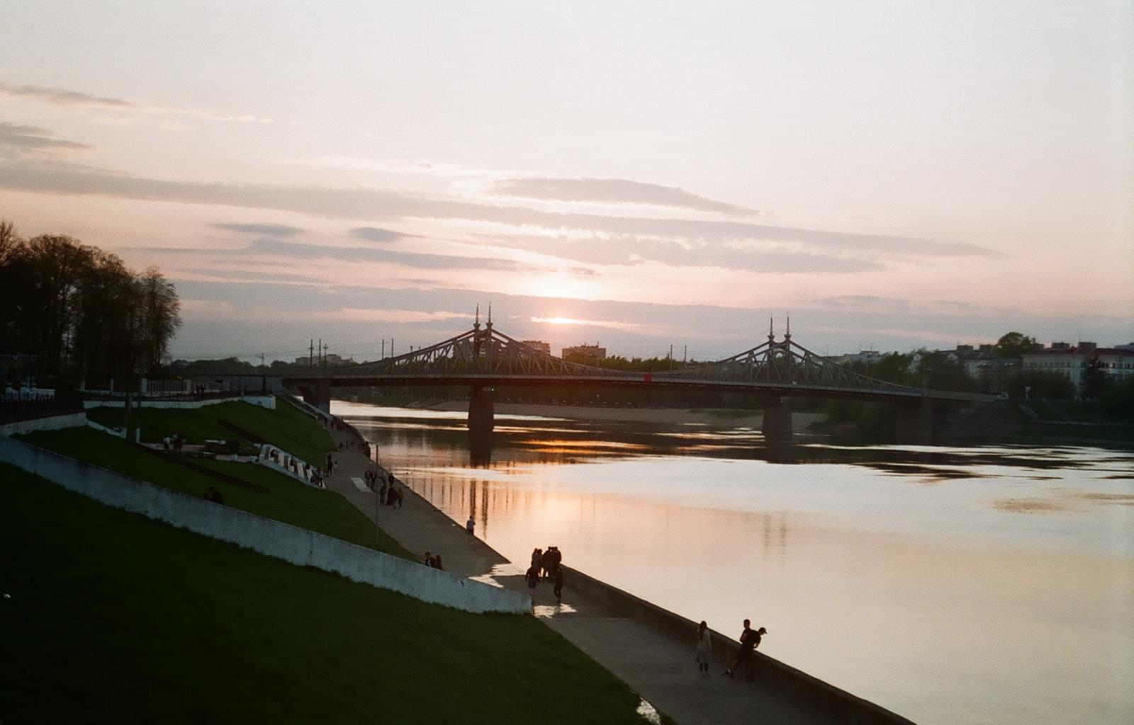 Вид из городского сада на старый мост