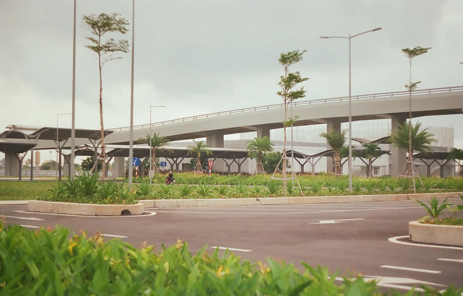 Вид на мост в аэропорту Камрань