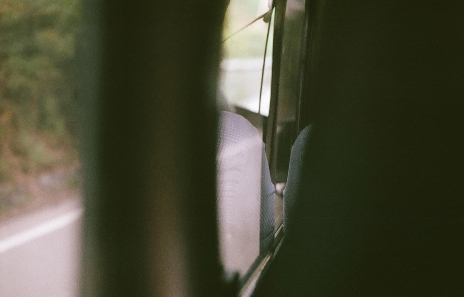 Вид на дорогу из окна машины