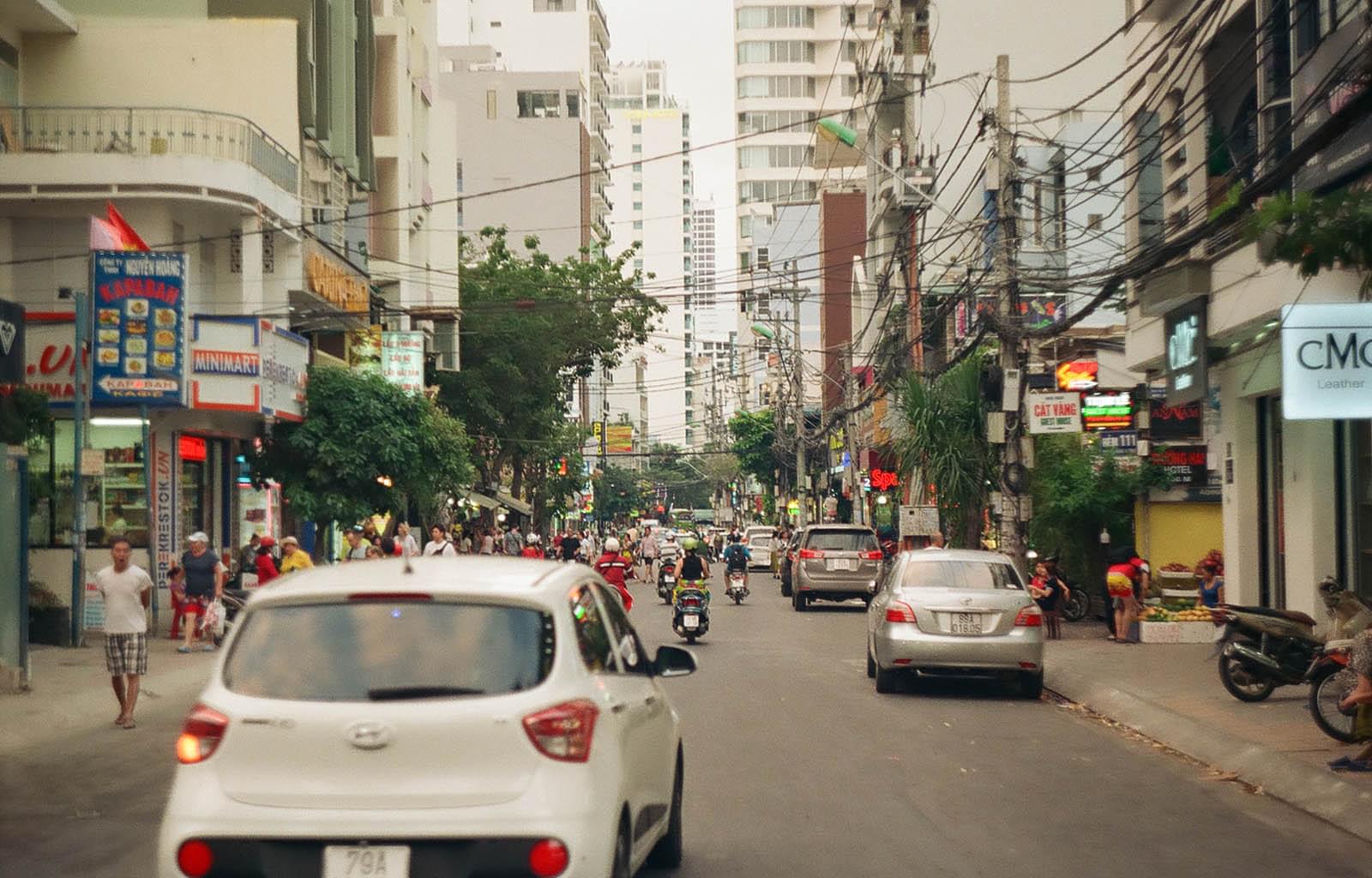 Одна из улиц Нячанга