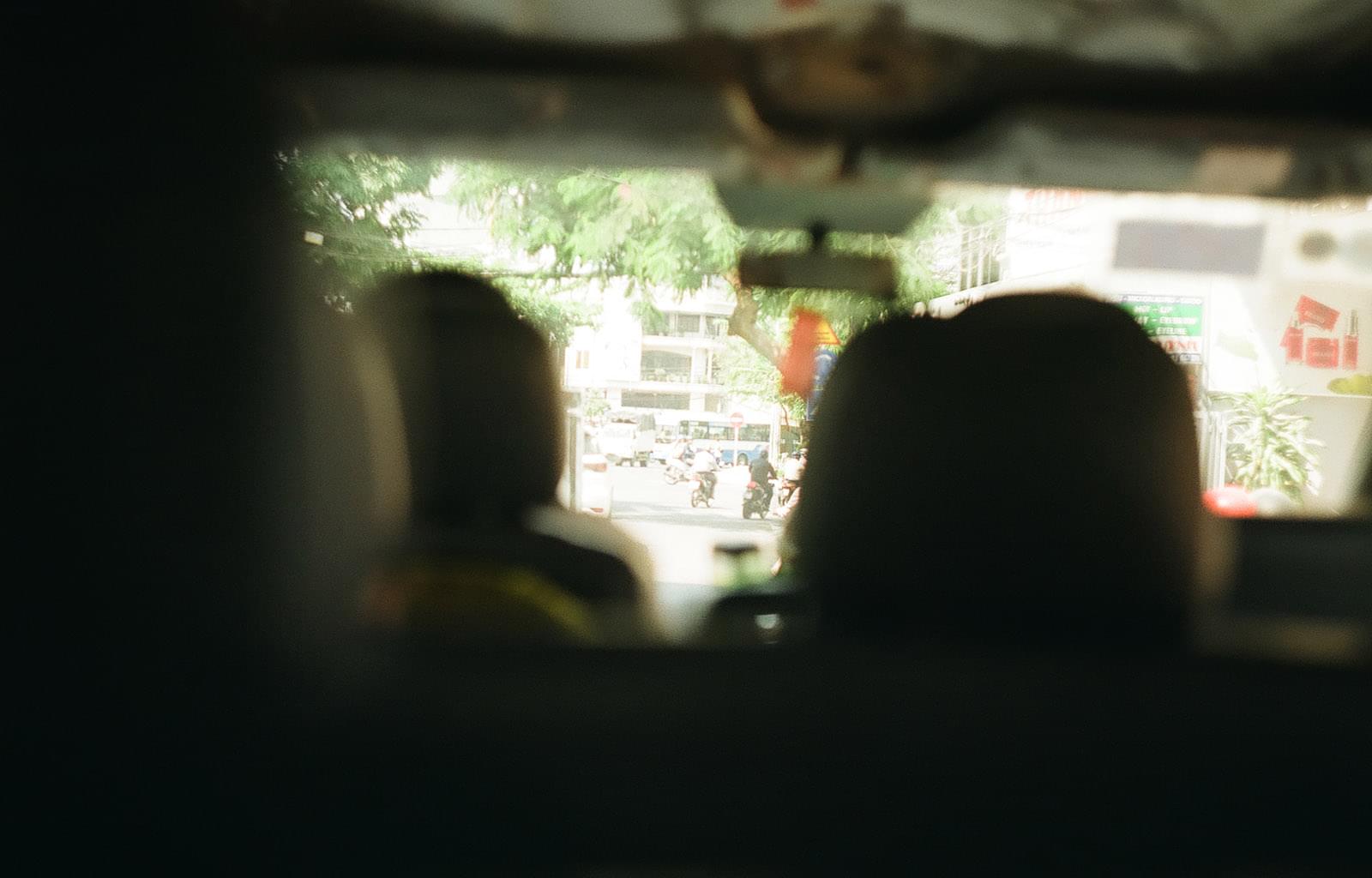 Вид на дорого с пассажирского сиденья