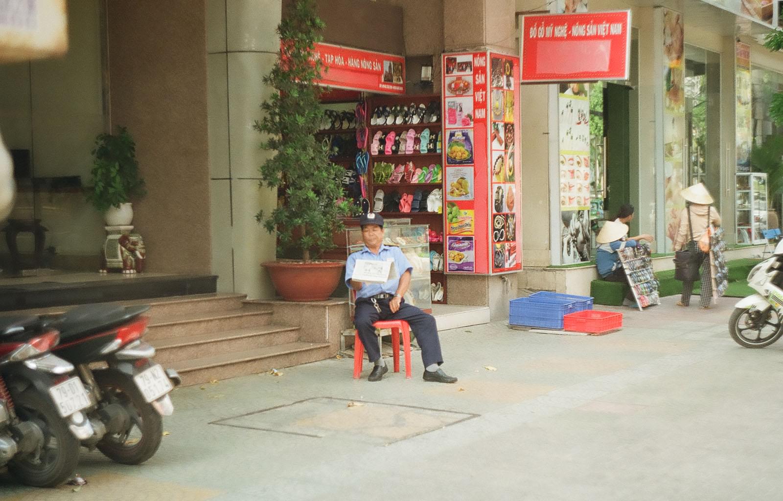 Охранник за работой